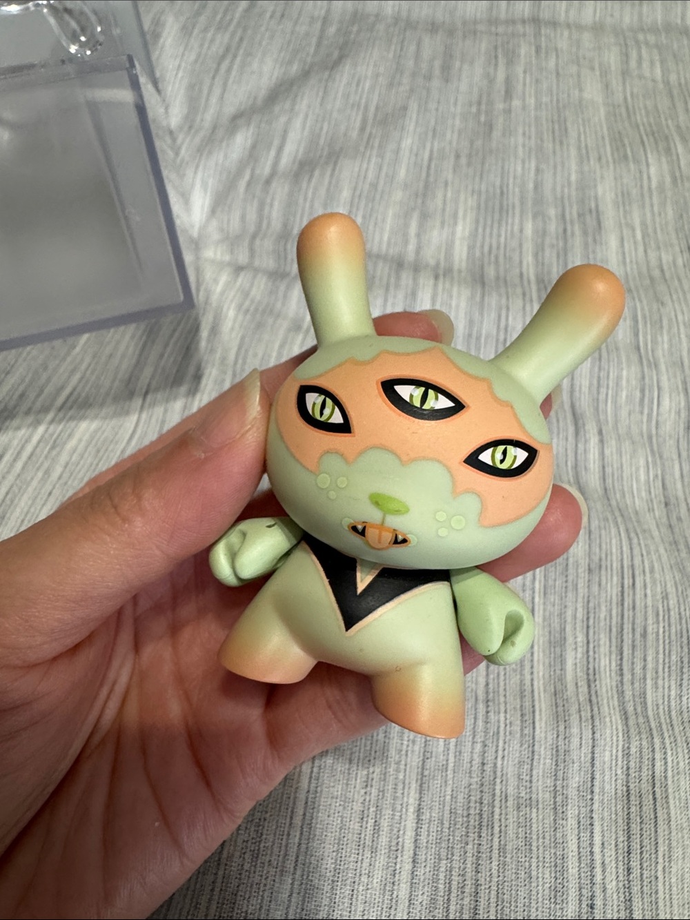 Swatch x McPherson The Eyes Are Watching GP132 Kidrobot Dunny Box - Picture 5 of 6